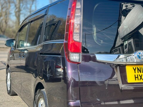 Toyota Noah Hybird 7 Seaters 16