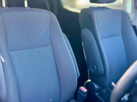 Toyota Noah Hybird 7 Seaters 15