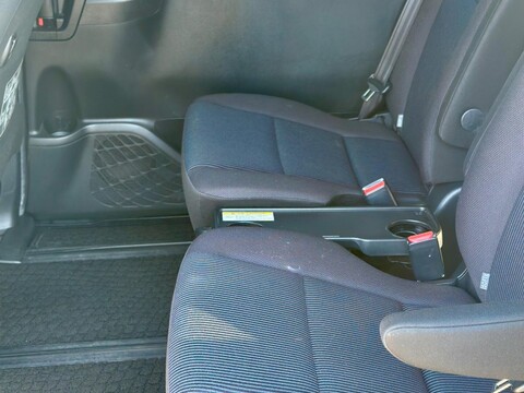 Toyota Noah Hybird 7 Seaters 39