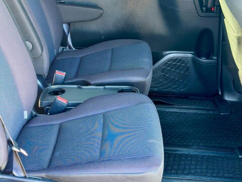 Toyota Noah Hybird 7 Seaters 19