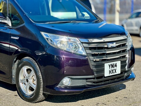 Toyota Noah Hybird 7 Seaters 20