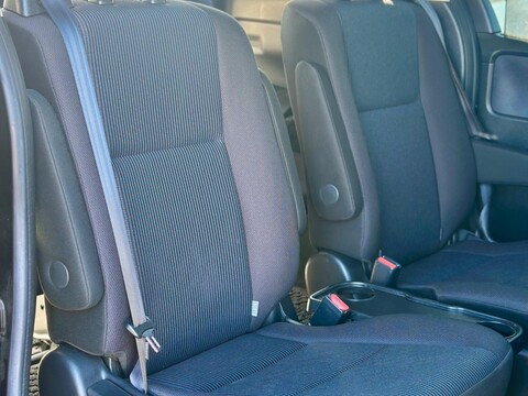 Toyota Noah Hybird 7 Seaters 21