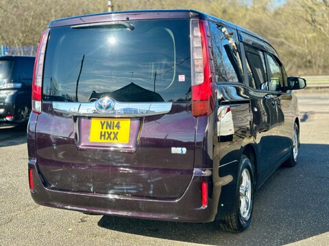 Toyota Noah Hybird 7 Seaters 27