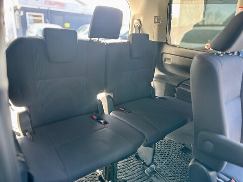 Toyota Noah Hybird 7 Seaters 41