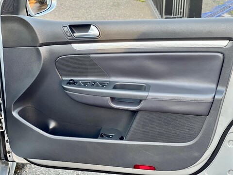 Volkswagen Golf 3.2 V6 R32 DSG 4Motion 5dr 52