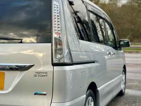 Nissan Serena 2.0 Petrol Hybrid 8 Seater 32