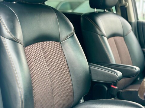 Nissan Elgrand HIGHWAY STAR+GRADE 4B+4WD+WAX OIL+ 7