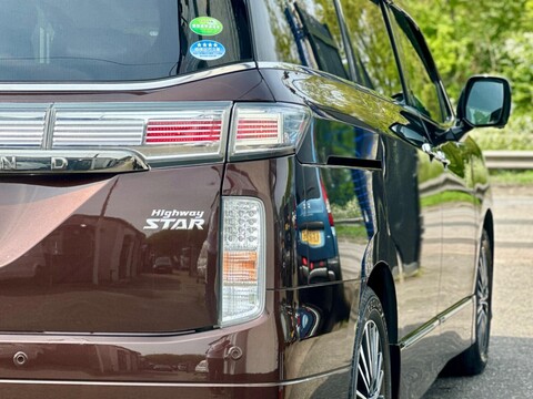 Nissan Elgrand HIGHWAY STAR 3.5 V6 37