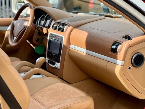 Porsche Cayenne 4.8 GTS TiptronicS 4WD 8