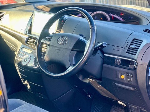 Toyota Estima 5