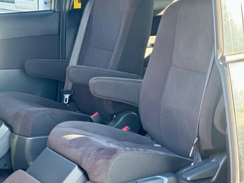 Toyota Estima 22