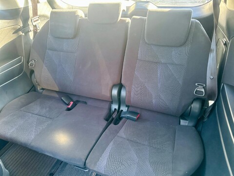 Toyota Estima 23