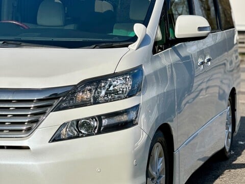 Toyota Vellfire 8