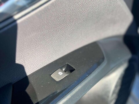 Toyota Prius 1.8 PCO BADGE 44