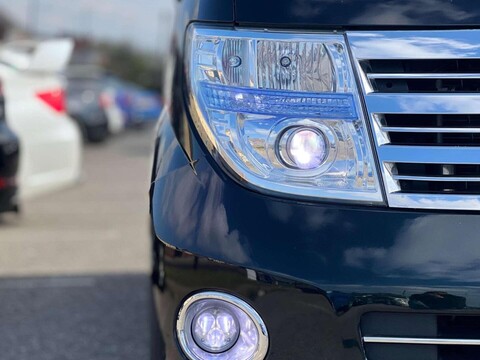 Nissan Elgrand 3.5+HIGHWAY STAR+GRADE 4+WARRANTED MILES 7