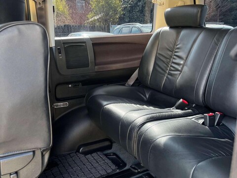 Nissan Elgrand 3.5+HIGHWAY STAR+GRADE 4+WARRANTED MILES 26