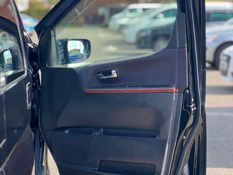 Nissan Elgrand 3.5+HIGHWAY STAR+GRADE 4+WARRANTED MILES 31