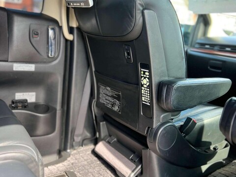 Nissan Elgrand 3.5+HIGHWAY STAR+GRADE 4+WARRANTED MILES 60