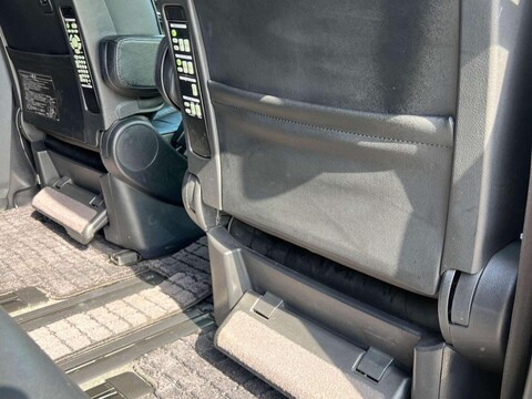 Nissan Elgrand 3.5+HIGHWAY STAR+GRADE 4+WARRANTED MILES 61