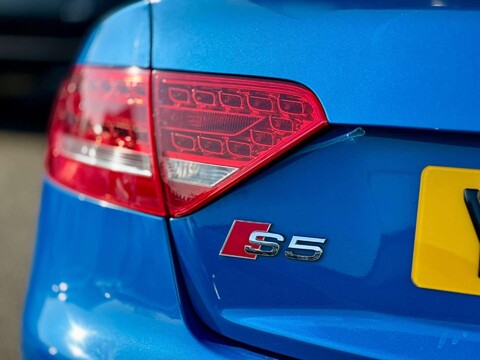 Audi S5 4.2 V8 Tiptronic quattro Euro 4 2dr 32