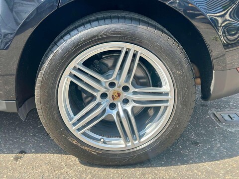 Porsche Macan 2.0T SUV 5dr Petrol PDK 4WD Euro 6 (s/s) (252 ps) 15