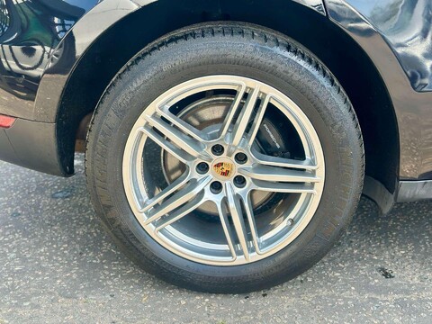 Porsche Macan 2.0T SUV 5dr Petrol PDK 4WD Euro 6 (s/s) (252 ps) 16