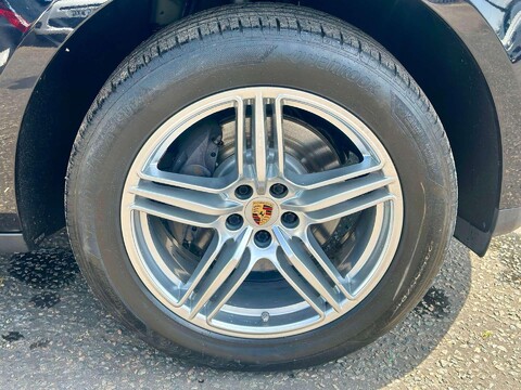 Porsche Macan 2.0T SUV 5dr Petrol PDK 4WD Euro 6 (s/s) (252 ps) 17