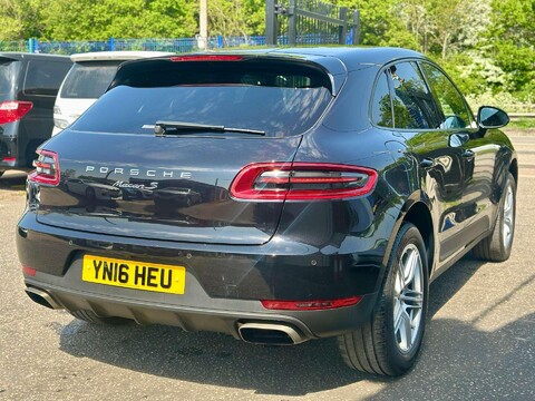 Porsche Macan 2.0T SUV 5dr Petrol PDK 4WD Euro 6 (s/s) (252 ps) 19