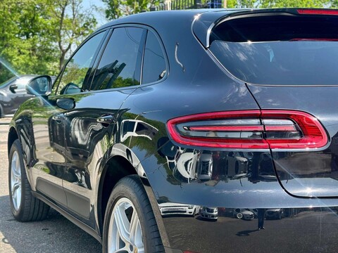 Porsche Macan 2.0T SUV 5dr Petrol PDK 4WD Euro 6 (s/s) (252 ps) 23