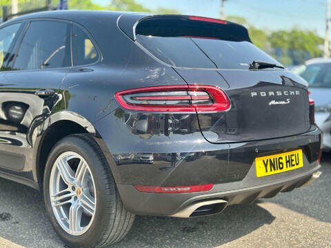 Porsche Macan 2.0T SUV 5dr Petrol PDK 4WD Euro 6 (s/s) (252 ps) 24