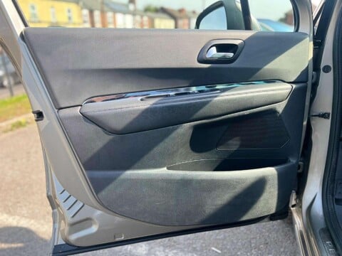 Peugeot 3008 1.6 3008 Allure e-HDi Semi-Auto 5dr 31