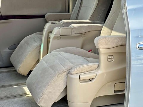 Toyota Vellfire 17
