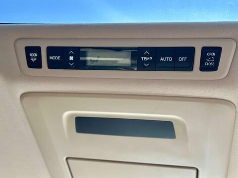Toyota Vellfire 22