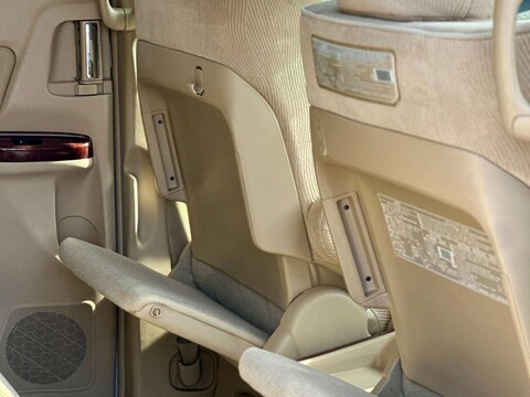 Toyota Vellfire 3.5 V6 Luxury Twin Sunroof 16