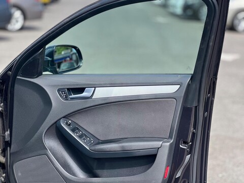 Audi A4 2.0 TFSI Executive SE S Tronic quattro 28