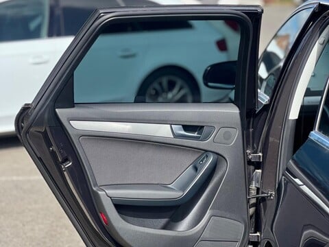 Audi A4 2.0 TFSI Executive SE S Tronic quattro 34