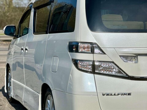 Toyota Vellfire 8
