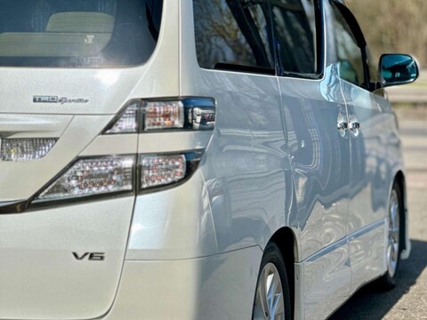 Toyota Vellfire 12