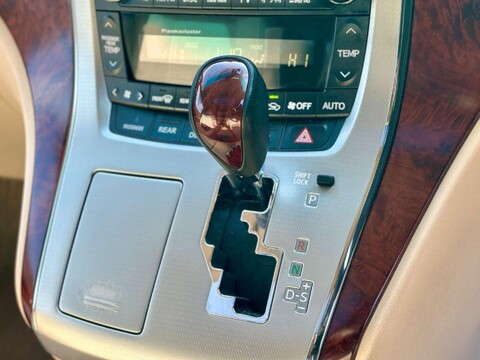 Toyota Vellfire 13