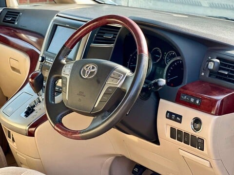 Toyota Vellfire 27