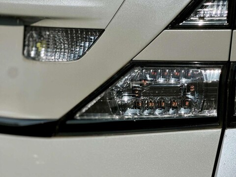 Toyota Vellfire 32