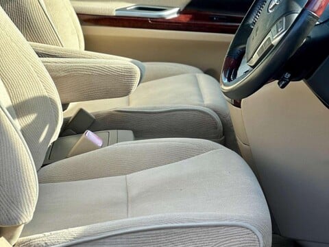 Toyota Vellfire 33