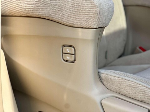 Toyota Vellfire 36