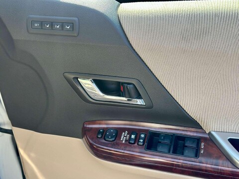 Toyota Vellfire 37