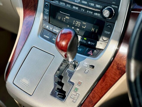 Toyota Vellfire 40
