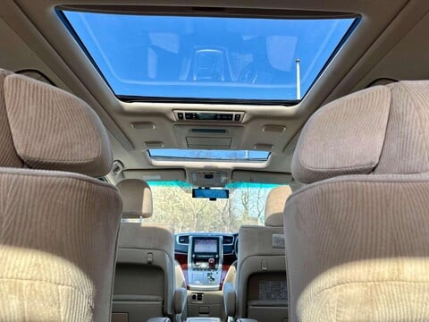 Toyota Vellfire 47
