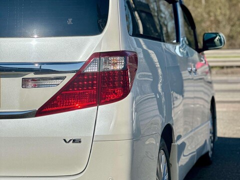 Toyota Alphard 3.5 V6 8SEATER 12