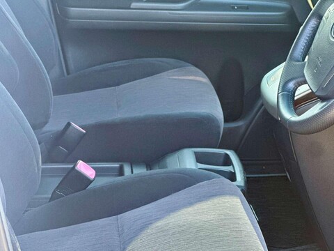 Toyota Alphard 3.5 V6 8SEATER 16