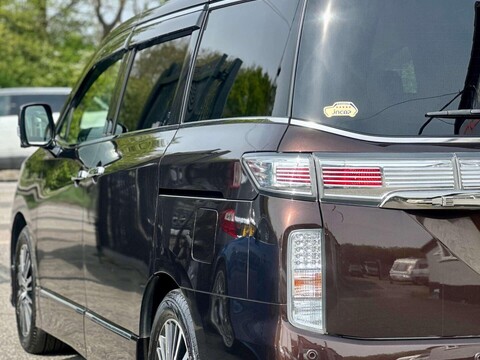 Nissan Elgrand HIGHWAY STAR 2.5 V6 12