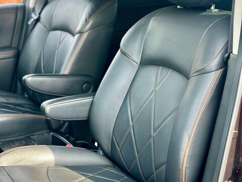 Nissan Elgrand HIGHWAY STAR 2.5 V6 33